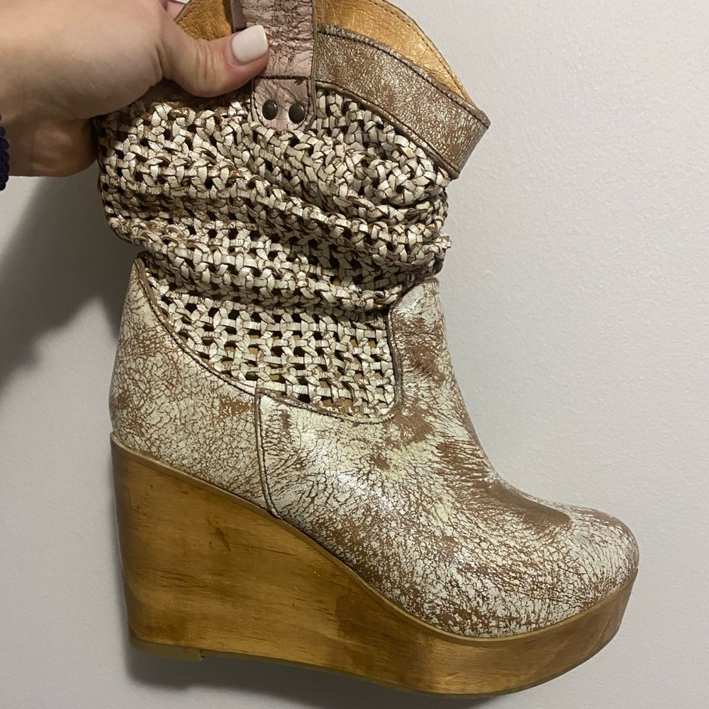 Bed stu, size 8, booties